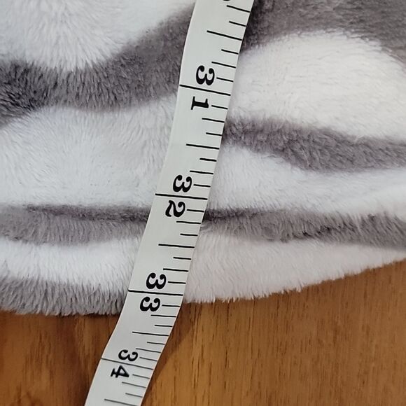 Tarea by Rue21 zebra plush robe One Size - Picture 11 of 11